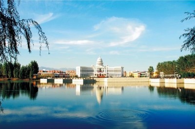 李書福的雙重夢想 汽車與教育的交響曲